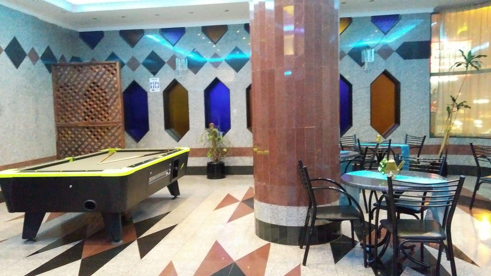Royal Crown Suites Szardża Zewnętrze zdjęcie